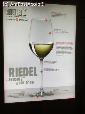 [P34] Riedel Glas Kufsein - Credeam ca este vorba despre un pahar, dar de fapt este arta » foto by mishu
 - 
<span class="allrVoted glyphicon glyphicon-heart hidden" id="av963713"></span>
<a class="m-l-10 hidden" id="sv963713" onclick="voting_Foto_DelVot(,963713,12814)" role="button">șterge vot <span class="glyphicon glyphicon-remove"></span></a>
<a id="v9963713" class=" c-red"  onclick="voting_Foto_SetVot(963713)" role="button"><span class="glyphicon glyphicon-heart-empty"></span> <b>LIKE</b> = Votează poza</a> <img class="hidden"  id="f963713W9" src="/imagini/loader.gif" border="0" /><span class="AjErrMes hidden" id="e963713ErM"></span>