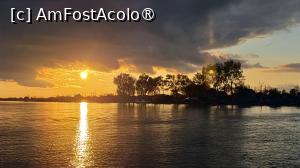 [P09] Apus la Sulina vazut din fața pensiunii » foto by pepsi70ro
 - 
<span class="allrVoted glyphicon glyphicon-heart hidden" id="av1529615"></span>
<a class="m-l-10 hidden" id="sv1529615" onclick="voting_Foto_DelVot(,1529615,12857)" role="button">șterge vot <span class="glyphicon glyphicon-remove"></span></a>
<a id="v91529615" class=" c-red"  onclick="voting_Foto_SetVot(1529615)" role="button"><span class="glyphicon glyphicon-heart-empty"></span> <b>LIKE</b> = Votează poza</a> <img class="hidden"  id="f1529615W9" src="/imagini/loader.gif" border="0" /><span class="AjErrMes hidden" id="e1529615ErM"></span>