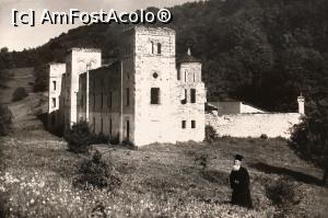 [P23] Imagine preluată de pe Internet - Mănăstirea Arnota pe la 1900.  » foto by tata123 🔱 <span class="label label-default labelC_thin small">NEVOTABILĂ</span>