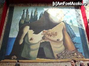 [P36] Teatre Museu Dalí din Figuerés: peretele dinspre nord al sălii cupolei este ocupat de tabloul de mari dimensiuni ”Bust cu deschidere în piept”, care a făcut parte din decorul baletului Labirintul de la Metropolitan Opera New York 1941 » foto by mariana.olaru
 - 
<span class="allrVoted glyphicon glyphicon-heart hidden" id="av436793"></span>
<a class="m-l-10 hidden" id="sv436793" onclick="voting_Foto_DelVot(,436793,12859)" role="button">șterge vot <span class="glyphicon glyphicon-remove"></span></a>
<a id="v9436793" class=" c-red"  onclick="voting_Foto_SetVot(436793)" role="button"><span class="glyphicon glyphicon-heart-empty"></span> <b>LIKE</b> = Votează poza</a> <img class="hidden"  id="f436793W9" src="/imagini/loader.gif" border="0" /><span class="AjErrMes hidden" id="e436793ErM"></span>