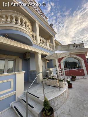 [P04] Hotelul este construit in trepte pe o stanca » foto by Maryanne
 - 
<span class="allrVoted glyphicon glyphicon-heart hidden" id="av1496264"></span>
<a class="m-l-10 hidden" id="sv1496264" onclick="voting_Foto_DelVot(,1496264,12909)" role="button">șterge vot <span class="glyphicon glyphicon-remove"></span></a>
<a id="v91496264" class=" c-red"  onclick="voting_Foto_SetVot(1496264)" role="button"><span class="glyphicon glyphicon-heart-empty"></span> <b>LIKE</b> = Votează poza</a> <img class="hidden"  id="f1496264W9" src="/imagini/loader.gif" border="0" /><span class="AjErrMes hidden" id="e1496264ErM"></span>