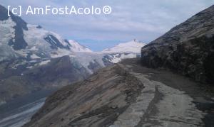 P08 [JUL-2015] Traseu pe munte, paralel cu ghețarul Pasterze, la ieșirea din tunelurile din punctul de belvedere Kaizer Franz Josepf de pe Grossglockner Hochnalpenstrasse, Austria. 