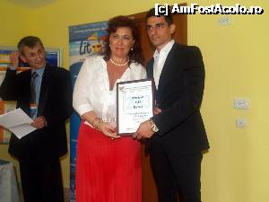 [P13] Doamna Corina Martin, oferind premiul de excelenta reprezentantului Pensiunii Alfa din Mamaia, pentru al doilea an consecutiv. Felicitari!  » foto by pepsi70ro
 - 
<span class="allrVoted glyphicon glyphicon-heart hidden" id="av368226"></span>
<a class="m-l-10 hidden" id="sv368226" onclick="voting_Foto_DelVot(,368226,13025)" role="button">șterge vot <span class="glyphicon glyphicon-remove"></span></a>
<a id="v9368226" class=" c-red"  onclick="voting_Foto_SetVot(368226)" role="button"><span class="glyphicon glyphicon-heart-empty"></span> <b>LIKE</b> = Votează poza</a> <img class="hidden"  id="f368226W9" src="/imagini/loader.gif" border="0" /><span class="AjErrMes hidden" id="e368226ErM"></span>