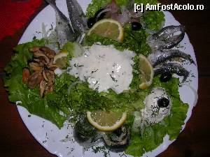 P03 [SEP-2012] salata Darul Marii... foarte darnica salata: D in schimb pestele foarte sarat pe la ei