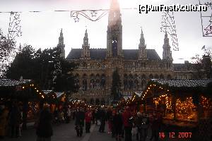 P11 [DEC-2007] Târgul de Crăciun din fața Primăriei din Viena. 