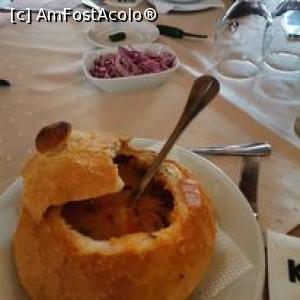 P16 [FEB-2022] La pranz, la restaurantul hotelului (Kali) am servit ciorba de fasole in paine