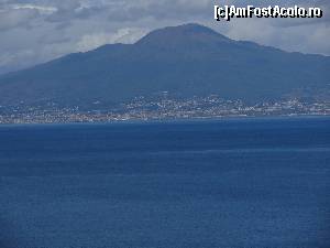 P25 [MAR-2014] Vezuviu vazut din Sorrento - cu mult zoom