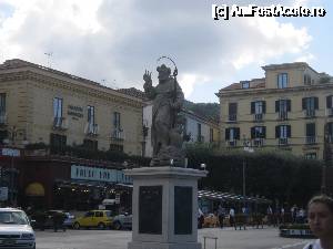 [P06] Piazza Tasso-poarta numele poetului Torquato Tasso, dar statuia il reprezinta pe Sfantul Antonio- protectorul orasului.  » foto by bica adriana
 - 
<span class="allrVoted glyphicon glyphicon-heart hidden" id="av690679"></span>
<a class="m-l-10 hidden" id="sv690679" onclick="voting_Foto_DelVot(,690679,13144)" role="button">șterge vot <span class="glyphicon glyphicon-remove"></span></a>
<a id="v9690679" class=" c-red"  onclick="voting_Foto_SetVot(690679)" role="button"><span class="glyphicon glyphicon-heart-empty"></span> <b>LIKE</b> = Votează poza</a> <img class="hidden"  id="f690679W9" src="/imagini/loader.gif" border="0" /><span class="AjErrMes hidden" id="e690679ErM"></span>