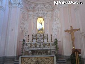 [P09] Altarul bisericii Santa Maria del Rosario. Crucifixul din dreapta imaginii este o sculptura in lemn a unui artist anonim » foto by bica adriana
 - 
<span class="allrVoted glyphicon glyphicon-heart hidden" id="av690682"></span>
<a class="m-l-10 hidden" id="sv690682" onclick="voting_Foto_DelVot(,690682,13144)" role="button">șterge vot <span class="glyphicon glyphicon-remove"></span></a>
<a id="v9690682" class=" c-red"  onclick="voting_Foto_SetVot(690682)" role="button"><span class="glyphicon glyphicon-heart-empty"></span> <b>LIKE</b> = Votează poza</a> <img class="hidden"  id="f690682W9" src="/imagini/loader.gif" border="0" /><span class="AjErrMes hidden" id="e690682ErM"></span>