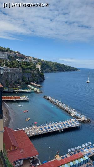 [P17] Sorrento - vedere spre port » foto by ANILU
 - 
<span class="allrVoted glyphicon glyphicon-heart hidden" id="av1457345"></span>
<a class="m-l-10 hidden" id="sv1457345" onclick="voting_Foto_DelVot(,1457345,13144)" role="button">șterge vot <span class="glyphicon glyphicon-remove"></span></a>
<a id="v91457345" class=" c-red"  onclick="voting_Foto_SetVot(1457345)" role="button"><span class="glyphicon glyphicon-heart-empty"></span> <b>LIKE</b> = Votează poza</a> <img class="hidden"  id="f1457345W9" src="/imagini/loader.gif" border="0" /><span class="AjErrMes hidden" id="e1457345ErM"></span>