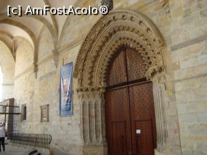 P18 [MAY-2018] Catedrala Santiago -ușa de intrare, e cea mai veche biserică din sec. 14. 