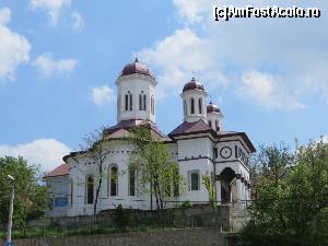 [P11] Biserica „Sf. Nicolae - Coastă”, în apropierea Primăriei, pe o înălțime.  » foto by tata123 🔱
 - 
<span class="allrVoted glyphicon glyphicon-heart hidden" id="av619609"></span>
<a class="m-l-10 hidden" id="sv619609" onclick="voting_Foto_DelVot(,619609,13164)" role="button">șterge vot <span class="glyphicon glyphicon-remove"></span></a>
<a id="v9619609" class=" c-red"  onclick="voting_Foto_SetVot(619609)" role="button"><span class="glyphicon glyphicon-heart-empty"></span> <b>LIKE</b> = Votează poza</a> <img class="hidden"  id="f619609W9" src="/imagini/loader.gif" border="0" /><span class="AjErrMes hidden" id="e619609ErM"></span>