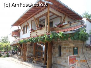 [P04] Arbanasi - Un rustic restaurant cu terasă.  » foto by iulianic
 - 
<span class="allrVoted glyphicon glyphicon-heart hidden" id="av753185"></span>
<a class="m-l-10 hidden" id="sv753185" onclick="voting_Foto_DelVot(,753185,13213)" role="button">șterge vot <span class="glyphicon glyphicon-remove"></span></a>
<a id="v9753185" class=" c-red"  onclick="voting_Foto_SetVot(753185)" role="button"><span class="glyphicon glyphicon-heart-empty"></span> <b>LIKE</b> = Votează poza</a> <img class="hidden"  id="f753185W9" src="/imagini/loader.gif" border="0" /><span class="AjErrMes hidden" id="e753185ErM"></span>