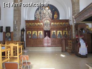 [P28] Interior Biserica Agios Georgios, amplasată pe malul mării. Și ea cu două intrări, una pe laterală, ca toate bisericile din Cipru pe care le-am văzut.  » foto by Aurici
 - 
<span class="allrVoted glyphicon glyphicon-heart hidden" id="av757709"></span>
<a class="m-l-10 hidden" id="sv757709" onclick="voting_Foto_DelVot(,757709,13279)" role="button">șterge vot <span class="glyphicon glyphicon-remove"></span></a>
<a id="v9757709" class=" c-red"  onclick="voting_Foto_SetVot(757709)" role="button"><span class="glyphicon glyphicon-heart-empty"></span> <b>LIKE</b> = Votează poza</a> <img class="hidden"  id="f757709W9" src="/imagini/loader.gif" border="0" /><span class="AjErrMes hidden" id="e757709ErM"></span>