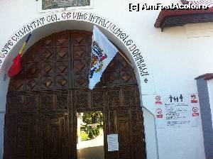 P04 [OCT-2014] Poarta de intrare în Mănăstire