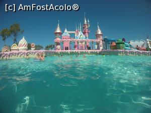 P02 [SEP-2022] Candyland - fericita in piscina cu valuri