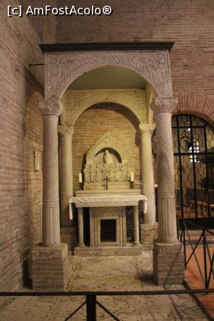 [P09] Classe, Bazilica Sant'Apollinare in Classe, Altarul ce a existat în Biserica Sant Luca, sec. 9, a fost transferat aici » foto by mprofeanu
 - 
<span class="allrVoted glyphicon glyphicon-heart hidden" id="av1348790"></span>
<a class="m-l-10 hidden" id="sv1348790" onclick="voting_Foto_DelVot(,1348790,13338)" role="button">șterge vot <span class="glyphicon glyphicon-remove"></span></a>
<a id="v91348790" class=" c-red"  onclick="voting_Foto_SetVot(1348790)" role="button"><span class="glyphicon glyphicon-heart-empty"></span> <b>LIKE</b> = Votează poza</a> <img class="hidden"  id="f1348790W9" src="/imagini/loader.gif" border="0" /><span class="AjErrMes hidden" id="e1348790ErM"></span>