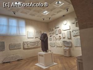 [P31] Muzeul Arhiepiscopal - în centru sălii este statuia presupusă a-l reprezenta pe împăratul Theodosius » foto by Carmen Ion
 - 
<span class="allrVoted glyphicon glyphicon-heart hidden" id="av1543798"></span>
<a class="m-l-10 hidden" id="sv1543798" onclick="voting_Foto_DelVot(,1543798,13338)" role="button">șterge vot <span class="glyphicon glyphicon-remove"></span></a>
<a id="v91543798" class=" c-red"  onclick="voting_Foto_SetVot(1543798)" role="button"><span class="glyphicon glyphicon-heart-empty"></span> <b>LIKE</b> = Votează poza</a> <img class="hidden"  id="f1543798W9" src="/imagini/loader.gif" border="0" /><span class="AjErrMes hidden" id="e1543798ErM"></span>
