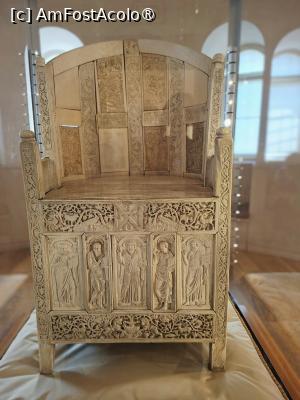[P37] Muzeul Arhiepiscopal - tronul scuptat în fildeș dăruit de împăratul Justinian episcopului Maximian al Ravennei » foto by Carmen Ion
 - 
<span class="allrVoted glyphicon glyphicon-heart hidden" id="av1543804"></span>
<a class="m-l-10 hidden" id="sv1543804" onclick="voting_Foto_DelVot(,1543804,13338)" role="button">șterge vot <span class="glyphicon glyphicon-remove"></span></a>
<a id="v91543804" class=" c-red"  onclick="voting_Foto_SetVot(1543804)" role="button"><span class="glyphicon glyphicon-heart-empty"></span> <b>LIKE</b> = Votează poza</a> <img class="hidden"  id="f1543804W9" src="/imagini/loader.gif" border="0" /><span class="AjErrMes hidden" id="e1543804ErM"></span>