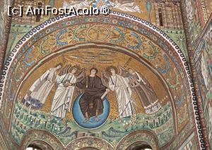 [P72] Basilica San Vitale - Hristos așezat pe o sferă albastră, simbolul raiului, încadrat de cei patru evangheliști » foto by Carmen Ion
 - 
<span class="allrVoted glyphicon glyphicon-heart hidden" id="av1543839"></span>
<a class="m-l-10 hidden" id="sv1543839" onclick="voting_Foto_DelVot(,1543839,13338)" role="button">șterge vot <span class="glyphicon glyphicon-remove"></span></a>
<a id="v91543839" class=" c-red"  onclick="voting_Foto_SetVot(1543839)" role="button"><span class="glyphicon glyphicon-heart-empty"></span> <b>LIKE</b> = Votează poza</a> <img class="hidden"  id="f1543839W9" src="/imagini/loader.gif" border="0" /><span class="AjErrMes hidden" id="e1543839ErM"></span>