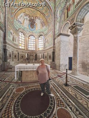 [P87] Basilica San Vitale » foto by Carmen Ion
 - 
<span class="allrVoted glyphicon glyphicon-heart hidden" id="av1543854"></span>
<a class="m-l-10 hidden" id="sv1543854" onclick="voting_Foto_DelVot(,1543854,13338)" role="button">șterge vot <span class="glyphicon glyphicon-remove"></span></a>
<a id="v91543854" class=" c-red"  onclick="voting_Foto_SetVot(1543854)" role="button"><span class="glyphicon glyphicon-heart-empty"></span> <b>LIKE</b> = Votează poza</a> <img class="hidden"  id="f1543854W9" src="/imagini/loader.gif" border="0" /><span class="AjErrMes hidden" id="e1543854ErM"></span>