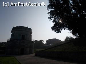 [P18] Mausoleul lui Theodoric, Ravenna.  » foto by mihaelavoicu
 - 
<span class="allrVoted glyphicon glyphicon-heart hidden" id="av960177"></span>
<a class="m-l-10 hidden" id="sv960177" onclick="voting_Foto_DelVot(,960177,13338)" role="button">șterge vot <span class="glyphicon glyphicon-remove"></span></a>
<a id="v9960177" class=" c-red"  onclick="voting_Foto_SetVot(960177)" role="button"><span class="glyphicon glyphicon-heart-empty"></span> <b>LIKE</b> = Votează poza</a> <img class="hidden"  id="f960177W9" src="/imagini/loader.gif" border="0" /><span class="AjErrMes hidden" id="e960177ErM"></span>