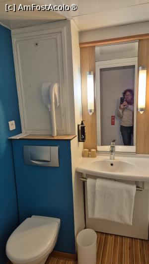 [P11] Hotel Ibis La Defense - prin baie » foto by ANILU
 - 
<span class="allrVoted glyphicon glyphicon-heart hidden" id="av1522105"></span>
<a class="m-l-10 hidden" id="sv1522105" onclick="voting_Foto_DelVot(,1522105,13383)" role="button">șterge vot <span class="glyphicon glyphicon-remove"></span></a>
<a id="v91522105" class=" c-red"  onclick="voting_Foto_SetVot(1522105)" role="button"><span class="glyphicon glyphicon-heart-empty"></span> <b>LIKE</b> = Votează poza</a> <img class="hidden"  id="f1522105W9" src="/imagini/loader.gif" border="0" /><span class="AjErrMes hidden" id="e1522105ErM"></span>