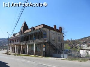 [P08] Casa cu prăvălii Paul D. Negulescu (1938) - Pietroșița.  » foto by tata123 🔱
 - 
<span class="allrVoted glyphicon glyphicon-heart hidden" id="av849855"></span>
<a class="m-l-10 hidden" id="sv849855" onclick="voting_Foto_DelVot(,849855,13519)" role="button">șterge vot <span class="glyphicon glyphicon-remove"></span></a>
<a id="v9849855" class=" c-red"  onclick="voting_Foto_SetVot(849855)" role="button"><span class="glyphicon glyphicon-heart-empty"></span> <b>LIKE</b> = Votează poza</a> <img class="hidden"  id="f849855W9" src="/imagini/loader.gif" border="0" /><span class="AjErrMes hidden" id="e849855ErM"></span>