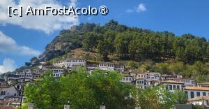[P14] Orasul Berat este numit si „Orasul celor o mie de ferestre”, datorita caselor otomane albe emblematice care urca pe versantii dealurilor, fiecare impodobita cu ferestre mari si stralucitoare cu vedere la raul Osum. » foto by geani anto
 - 
<span class="allrVoted glyphicon glyphicon-heart hidden" id="av1531471"></span>
<a class="m-l-10 hidden" id="sv1531471" onclick="voting_Foto_DelVot(,1531471,13585)" role="button">șterge vot <span class="glyphicon glyphicon-remove"></span></a>
<a id="v91531471" class=" c-red"  onclick="voting_Foto_SetVot(1531471)" role="button"><span class="glyphicon glyphicon-heart-empty"></span> <b>LIKE</b> = Votează poza</a> <img class="hidden"  id="f1531471W9" src="/imagini/loader.gif" border="0" /><span class="AjErrMes hidden" id="e1531471ErM"></span>