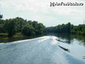 [P113] O altă întâlnire pe canalul navigabil, surprinsă în timpul croazierei în Delta Dunării, de la bordul navei ”Delta II” » foto by mariana.olaru
 - 
<span class="allrVoted glyphicon glyphicon-heart hidden" id="av400868"></span>
<a class="m-l-10 hidden" id="sv400868" onclick="voting_Foto_DelVot(,400868,13626)" role="button">șterge vot <span class="glyphicon glyphicon-remove"></span></a>
<a id="v9400868" class=" c-red"  onclick="voting_Foto_SetVot(400868)" role="button"><span class="glyphicon glyphicon-heart-empty"></span> <b>LIKE</b> = Votează poza</a> <img class="hidden"  id="f400868W9" src="/imagini/loader.gif" border="0" /><span class="AjErrMes hidden" id="e400868ErM"></span>