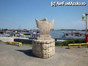 P14 [JUN-2012] Pelicanul, un simbol al Deltei Dunării, imortalizat într-un monument aflat pe faleza Tulcei