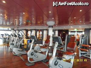 [P22] In sala de fitness, cand lenesii inca mai dormeau. Imi placea sa privesc rasaritul soarelui de aici » foto by Alina53
 - 
<span class="allrVoted glyphicon glyphicon-heart hidden" id="av402788"></span>
<a class="m-l-10 hidden" id="sv402788" onclick="voting_Foto_DelVot(,402788,13685)" role="button">șterge vot <span class="glyphicon glyphicon-remove"></span></a>
<a id="v9402788" class=" c-red"  onclick="voting_Foto_SetVot(402788)" role="button"><span class="glyphicon glyphicon-heart-empty"></span> <b>LIKE</b> = Votează poza</a> <img class="hidden"  id="f402788W9" src="/imagini/loader.gif" border="0" /><span class="AjErrMes hidden" id="e402788ErM"></span>