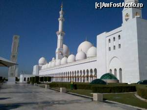 [P13] Great Mosque - Abu Dhabi 
Singura moschee din emirate unde sunt acceptati credinciosi de alte religii inafara celei musulmane » foto by Swan1
 - 
<span class="allrVoted glyphicon glyphicon-heart hidden" id="av582369"></span>
<a class="m-l-10 hidden" id="sv582369" onclick="voting_Foto_DelVot(,582369,13685)" role="button">șterge vot <span class="glyphicon glyphicon-remove"></span></a>
<a id="v9582369" class=" c-red"  onclick="voting_Foto_SetVot(582369)" role="button"><span class="glyphicon glyphicon-heart-empty"></span> <b>LIKE</b> = Votează poza</a> <img class="hidden"  id="f582369W9" src="/imagini/loader.gif" border="0" /><span class="AjErrMes hidden" id="e582369ErM"></span>