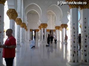 [P14] coloane in Grand Mosque Abu Dhabi, pe care este incrustat sidef » foto by Swan1
 - 
<span class="allrVoted glyphicon glyphicon-heart hidden" id="av582370"></span>
<a class="m-l-10 hidden" id="sv582370" onclick="voting_Foto_DelVot(,582370,13685)" role="button">șterge vot <span class="glyphicon glyphicon-remove"></span></a>
<a id="v9582370" class=" c-red"  onclick="voting_Foto_SetVot(582370)" role="button"><span class="glyphicon glyphicon-heart-empty"></span> <b>LIKE</b> = Votează poza</a> <img class="hidden"  id="f582370W9" src="/imagini/loader.gif" border="0" /><span class="AjErrMes hidden" id="e582370ErM"></span>