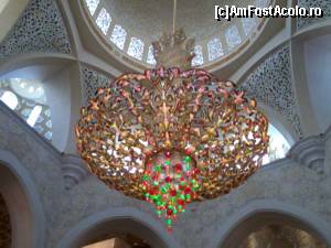 [P16] candelabru de greutate apreciabila in Great Mosque - Abu Dhabi » foto by Swan1
 - 
<span class="allrVoted glyphicon glyphicon-heart hidden" id="av582372"></span>
<a class="m-l-10 hidden" id="sv582372" onclick="voting_Foto_DelVot(,582372,13685)" role="button">șterge vot <span class="glyphicon glyphicon-remove"></span></a>
<a id="v9582372" class=" c-red"  onclick="voting_Foto_SetVot(582372)" role="button"><span class="glyphicon glyphicon-heart-empty"></span> <b>LIKE</b> = Votează poza</a> <img class="hidden"  id="f582372W9" src="/imagini/loader.gif" border="0" /><span class="AjErrMes hidden" id="e582372ErM"></span>