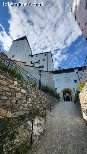 [P02] Pe amplasamentul pe care a existat fortul roman, distrus in totalitate, s-a construit un castel, finantat si sustinut de un sistem de colectare a taxei pentru drumul din apropiere.

Castelul in sine nu a fost mentionat decat in ​​1253, atunci cand, proprietarii, printi-arhiepiscopi de Salzburg, au ordonat construirea de fortificatii ale castelului la Mauterndorf, pentru a proteja satul. » foto by geani anto
 - 
<span class="allrVoted glyphicon glyphicon-heart hidden" id="av1414778"></span>
<a class="m-l-10 hidden" id="sv1414778" onclick="voting_Foto_DelVot(,1414778,13721)" role="button">șterge vot <span class="glyphicon glyphicon-remove"></span></a>
<a id="v91414778" class=" c-red"  onclick="voting_Foto_SetVot(1414778)" role="button"><span class="glyphicon glyphicon-heart-empty"></span> <b>LIKE</b> = Votează poza</a> <img class="hidden"  id="f1414778W9" src="/imagini/loader.gif" border="0" /><span class="AjErrMes hidden" id="e1414778ErM"></span>