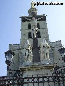 [P24] Avignon - Iisus răstignit pe cruce în faţa Catedralei Notre Dame des Doms.  » foto by iulianic
 - 
<span class="allrVoted glyphicon glyphicon-heart hidden" id="av406994"></span>
<a class="m-l-10 hidden" id="sv406994" onclick="voting_Foto_DelVot(,406994,13769)" role="button">șterge vot <span class="glyphicon glyphicon-remove"></span></a>
<a id="v9406994" class=" c-red"  onclick="voting_Foto_SetVot(406994)" role="button"><span class="glyphicon glyphicon-heart-empty"></span> <b>LIKE</b> = Votează poza</a> <img class="hidden"  id="f406994W9" src="/imagini/loader.gif" border="0" /><span class="AjErrMes hidden" id="e406994ErM"></span>