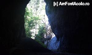 P06 [JUN-2011] Intrare în Peștera Scarișoara. Gârda de Sus, Parcul Național Apuseni. 