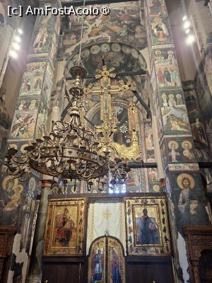 [P36] Mănăstire Gračanica, Biserica Adormirea Maicii Domnului, Altarul și Crucea Răstignirii; se văd picturile pe multe rânduri » foto by mprofeanu
 - 
<span class="allrVoted glyphicon glyphicon-heart hidden" id="av1544791"></span>
<a class="m-l-10 hidden" id="sv1544791" onclick="voting_Foto_DelVot(,1544791,13973)" role="button">șterge vot <span class="glyphicon glyphicon-remove"></span></a>
<a id="v91544791" class=" c-red"  onclick="voting_Foto_SetVot(1544791)" role="button"><span class="glyphicon glyphicon-heart-empty"></span> <b>LIKE</b> = Votează poza</a> <img class="hidden"  id="f1544791W9" src="/imagini/loader.gif" border="0" /><span class="AjErrMes hidden" id="e1544791ErM"></span>