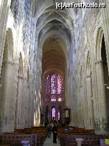 P11 [AUG-2012] Tours - Catedrala St. Gatien - coloanele simple dar elegante ale catedralei. 