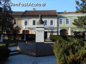 [P28] Orăștie - Monumentul lui Aurel Vlaicu, pionierul aviației române și mondiale (născut lângă Orăștie).  » foto by iulianic
 - 
<span class="allrVoted glyphicon glyphicon-heart hidden" id="av731279"></span>
<a class="m-l-10 hidden" id="sv731279" onclick="voting_Foto_DelVot(,731279,14143)" role="button">șterge vot <span class="glyphicon glyphicon-remove"></span></a>
<a id="v9731279" class=" c-red"  onclick="voting_Foto_SetVot(731279)" role="button"><span class="glyphicon glyphicon-heart-empty"></span> <b>LIKE</b> = Votează poza</a> <img class="hidden"  id="f731279W9" src="/imagini/loader.gif" border="0" /><span class="AjErrMes hidden" id="e731279ErM"></span>