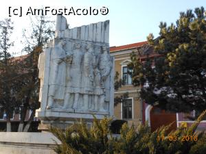 [P29] Orăștie - Monumentul 'Palia de la Orăștie' comemorează prima traducere în limba română a celor două cărți de început ale Vechiului Testament.  » foto by iulianic
 - 
<span class="allrVoted glyphicon glyphicon-heart hidden" id="av731281"></span>
<a class="m-l-10 hidden" id="sv731281" onclick="voting_Foto_DelVot(,731281,14143)" role="button">șterge vot <span class="glyphicon glyphicon-remove"></span></a>
<a id="v9731281" class=" c-red"  onclick="voting_Foto_SetVot(731281)" role="button"><span class="glyphicon glyphicon-heart-empty"></span> <b>LIKE</b> = Votează poza</a> <img class="hidden"  id="f731281W9" src="/imagini/loader.gif" border="0" /><span class="AjErrMes hidden" id="e731281ErM"></span>