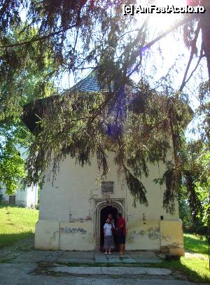 [P07] Mănăstirea Coșula: fațada de apus a Bisericii Sf. Nicolae, cu pisania zidirii de deasupra ușii de intrare » foto by mariana.olaru
 - 
<span class="allrVoted glyphicon glyphicon-heart hidden" id="av421004"></span>
<a class="m-l-10 hidden" id="sv421004" onclick="voting_Foto_DelVot(,421004,14160)" role="button">șterge vot <span class="glyphicon glyphicon-remove"></span></a>
<a id="v9421004" class=" c-red"  onclick="voting_Foto_SetVot(421004)" role="button"><span class="glyphicon glyphicon-heart-empty"></span> <b>LIKE</b> = Votează poza</a> <img class="hidden"  id="f421004W9" src="/imagini/loader.gif" border="0" /><span class="AjErrMes hidden" id="e421004ErM"></span>