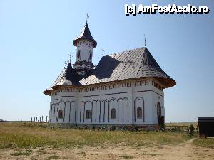 [P95] Mănăstirea Zosin: Biserica cu triplu hram: Adormirea Maicii Domnului, Izvorul Tămăduirii și Duminica Tuturor Sfinților Români » foto by mariana.olaru
 - 
<span class="allrVoted glyphicon glyphicon-heart hidden" id="av421196"></span>
<a class="m-l-10 hidden" id="sv421196" onclick="voting_Foto_DelVot(,421196,14160)" role="button">șterge vot <span class="glyphicon glyphicon-remove"></span></a>
<a id="v9421196" class=" c-red"  onclick="voting_Foto_SetVot(421196)" role="button"><span class="glyphicon glyphicon-heart-empty"></span> <b>LIKE</b> = Votează poza</a> <img class="hidden"  id="f421196W9" src="/imagini/loader.gif" border="0" /><span class="AjErrMes hidden" id="e421196ErM"></span>