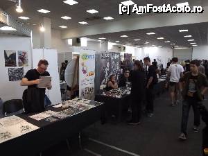 [P23] East European Comic Con București 2014 - standuri autori » foto by Dragoș_MD
 - 
<span class="allrVoted glyphicon glyphicon-heart hidden" id="av509089"></span>
<a class="m-l-10 hidden" id="sv509089" onclick="voting_Foto_DelVot(,509089,14175)" role="button">șterge vot <span class="glyphicon glyphicon-remove"></span></a>
<a id="v9509089" class=" c-red"  onclick="voting_Foto_SetVot(509089)" role="button"><span class="glyphicon glyphicon-heart-empty"></span> <b>LIKE</b> = Votează poza</a> <img class="hidden"  id="f509089W9" src="/imagini/loader.gif" border="0" /><span class="AjErrMes hidden" id="e509089ErM"></span>