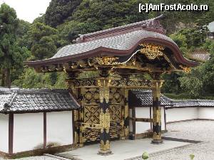 P17 [AUG-2015] Kamakura, Templul Kencho-ji, Poarta Karamon, din interior se văd cele patru picioare ale porții