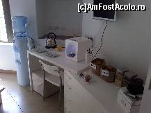 [P02] Cum intram pe usa ni se prezenta in fata minibar-ul cu toate cate cele: dozatorul de apa plata, fierbatorul, mini-aparatul de facut cafea si pungutele cu papa.  » foto by ariciu
 - 
<span class="allrVoted glyphicon glyphicon-heart hidden" id="av429655"></span>
<a class="m-l-10 hidden" id="sv429655" onclick="voting_Foto_DelVot(,429655,14329)" role="button">șterge vot <span class="glyphicon glyphicon-remove"></span></a>
<a id="v9429655" class=" c-red"  onclick="voting_Foto_SetVot(429655)" role="button"><span class="glyphicon glyphicon-heart-empty"></span> <b>LIKE</b> = Votează poza</a> <img class="hidden"  id="f429655W9" src="/imagini/loader.gif" border="0" /><span class="AjErrMes hidden" id="e429655ErM"></span>