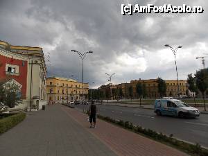 [P09] Au aparut pistele pt biciclisti si in Tirana. Primele chiar Skanderbeg Square. Imi vine sa rad... Nu stiu cine are curaj sa mearga cu bicicleta in nebunia de-aici.  » foto by maldini38
 - 
<span class="allrVoted glyphicon glyphicon-heart hidden" id="av435601"></span>
<a class="m-l-10 hidden" id="sv435601" onclick="voting_Foto_DelVot(,435601,14472)" role="button">șterge vot <span class="glyphicon glyphicon-remove"></span></a>
<a id="v9435601" class=" c-red"  onclick="voting_Foto_SetVot(435601)" role="button"><span class="glyphicon glyphicon-heart-empty"></span> <b>LIKE</b> = Votează poza</a> <img class="hidden"  id="f435601W9" src="/imagini/loader.gif" border="0" /><span class="AjErrMes hidden" id="e435601ErM"></span>