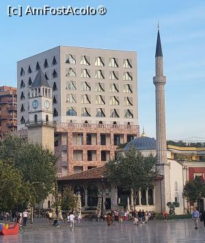 [P05] Majoritatea locuitorilor din Tirana fiind musulmani, Moscheea Et’hem Bey, construita intre 1791 si 1819, inchisa in perioada comunista, a fost redeschisa in 1991, fara permisiunea autoritatilor, marcand o renastere a libertatii religioase în Albania. » foto by geani anto
 - 
<span class="allrVoted glyphicon glyphicon-heart hidden" id="av1531353"></span>
<a class="m-l-10 hidden" id="sv1531353" onclick="voting_Foto_DelVot(,1531353,14472)" role="button">șterge vot <span class="glyphicon glyphicon-remove"></span></a>
<a id="v91531353" class=" c-red"  onclick="voting_Foto_SetVot(1531353)" role="button"><span class="glyphicon glyphicon-heart-empty"></span> <b>LIKE</b> = Votează poza</a> <img class="hidden"  id="f1531353W9" src="/imagini/loader.gif" border="0" /><span class="AjErrMes hidden" id="e1531353ErM"></span>