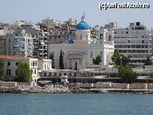 P04 [AUG-2014] Vedre de la bordul feribotului spre Biserica Sfântul Nicolae din portul Pireu